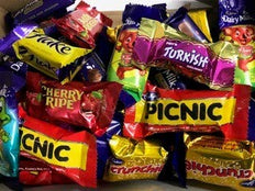 Cherry Ripe, Crunchie, Caramello Koala, Freddo, Cadbury Dairy Milk, Turkish Delight, Picnic, Flake - Pack 40 Assorted